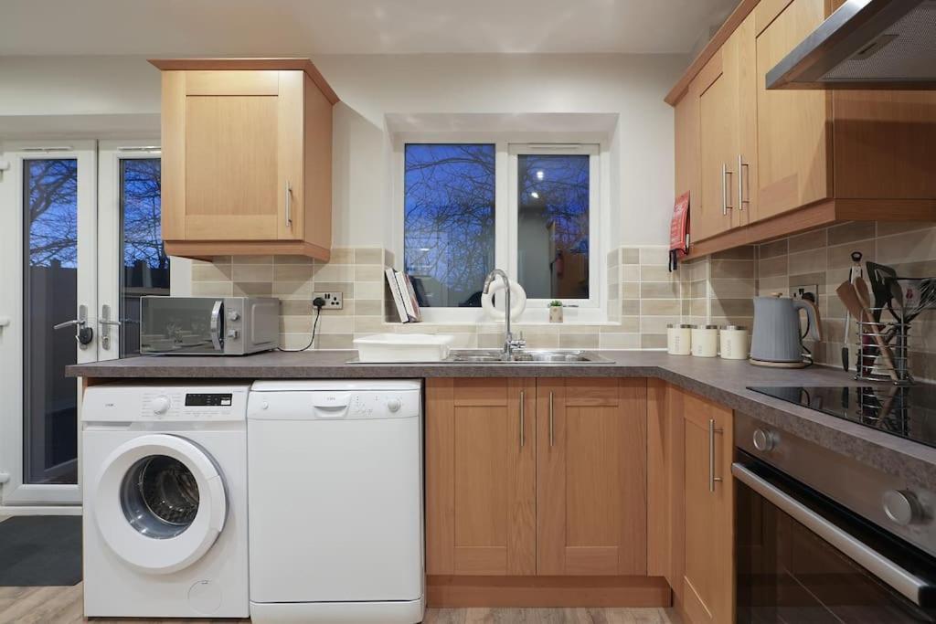 שפילד Stradbroke House - 5 Bed Townhouse, Sleeps 11, Great For Group Stays & Workers, Free Parking & Netflix - Hosted By Stay Host Save מראה חיצוני תמונה
